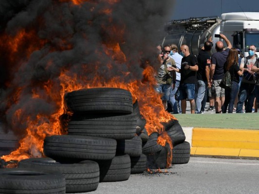Enfado e impotencia: Trabajadores protestan por cierre de planta Nissan en España (FOTOS)