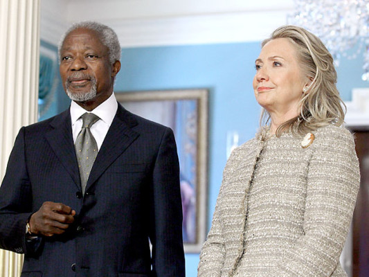En reunión con Hillary Clinton, Annan llama a aumentar presión sobre Siria