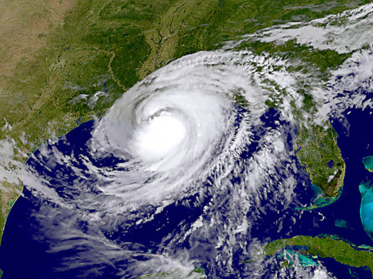 Agua sobrepasa dique en Luisiana por lluvias de Isaac