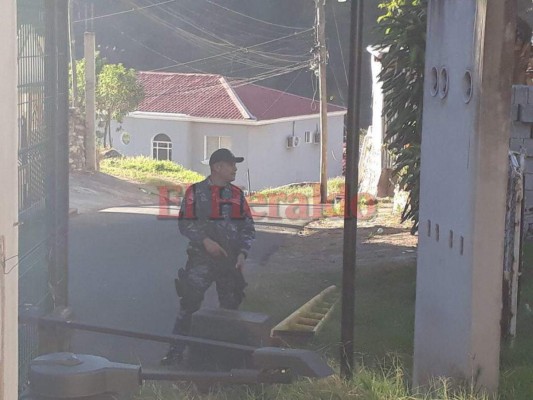 Allanan casa del expresidente Porfirio Lobo Sosa durante captura de Rosa Elena