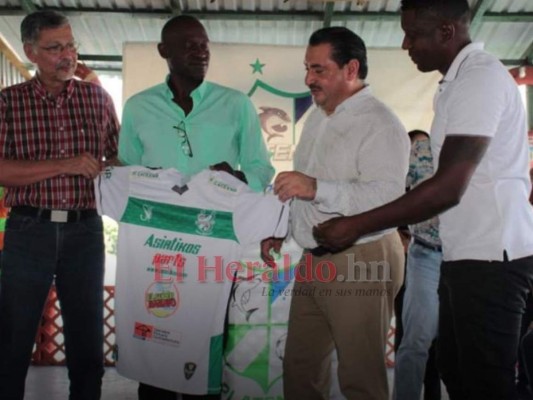 Antony Torres es presentado como nuevo técnico de Platense