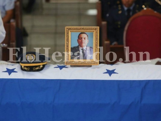 Realizan misa de cuerpo presente del capitán que murió tras que su avión se estrellara en Palmerola