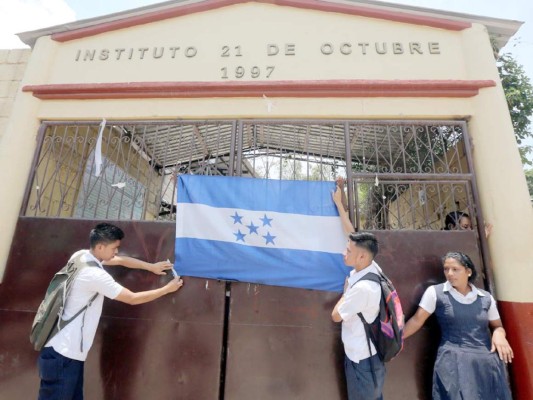 Educación abre opciones para alumnos que deben hacer el TES