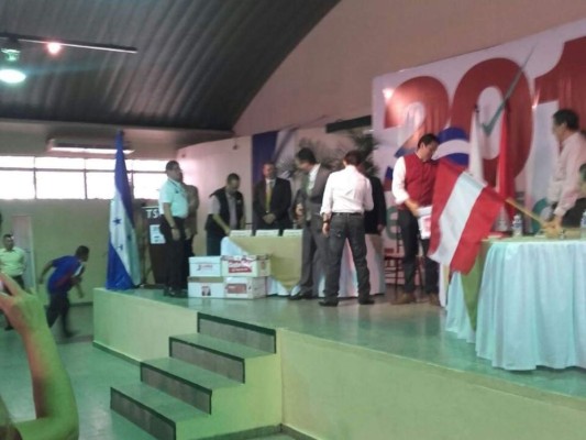 Honduras: Partido Liberal entrega planillas para elecciones primarias al TSE