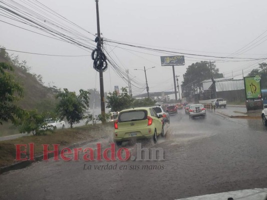 FOTOS: Tormenta azotó las calles de la capital de Honduras