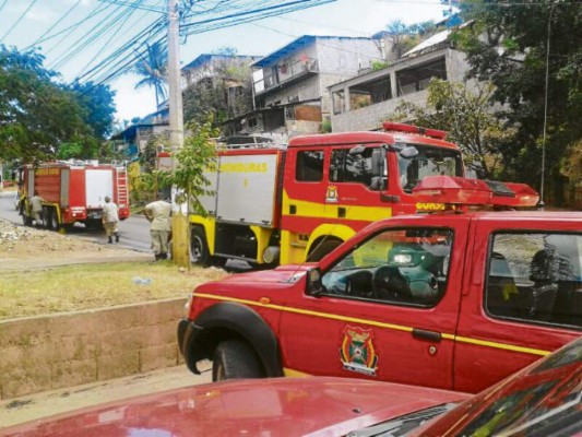 Controlan incendio en colonia Izaguirre
