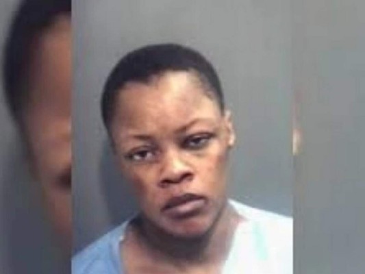 Mujer en 'gruñía' e intentaba arrancar a mordiscos los genitales de hombre&nbsp;&nbsp;