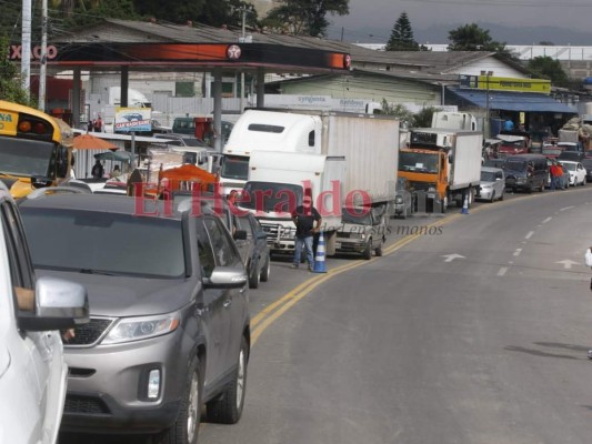 Breve toma de buses 'brujos' provocó caos en la salida al sur de la capital (FOTOS)