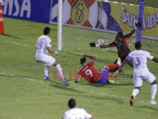 No se vio en TV del Honduras vs. Costa Rica: Frustración de Coito, tapadón de Keylor y peleas en el campo