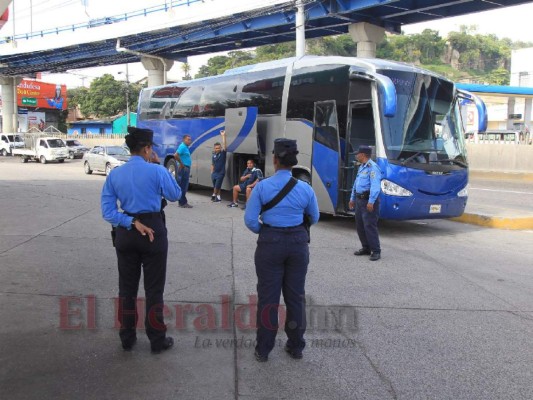 FOTOS: Bajo resguardo policial, Motagua viaja a San Pedro Sula para enfrentar al Alianza