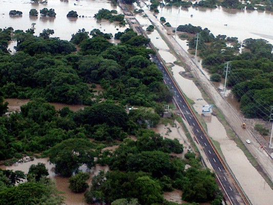 Ascienden a 97 los muertos por las tormentas en México
