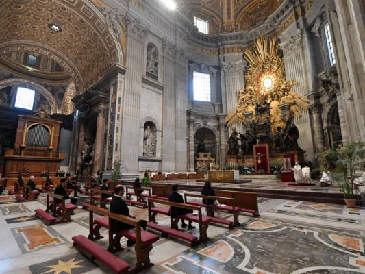 Con misas virtuales, así celebró la feligresía católica el Jueves Santo