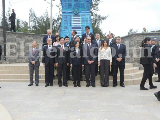 Presidenta de Taiwán Tsai Ing-wen visita Basílica de Suyapa y le conceden las llaves de la ciudad