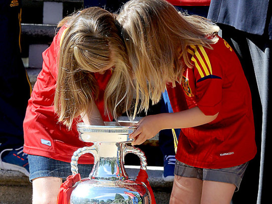 La 'Roja', campeona de la Eurocopa 2012, regresa triunfal a Madrid