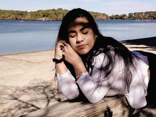 Premian a la princesa hondureña de los corridos en los Latin Boston New England 2016