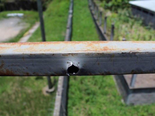 Ventanas rotas y paredes perforadas: los daños que dejó la balacera en Támara