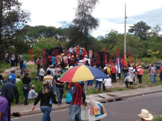 FOTOS: Llega a Tegucigalpa caravana que caminó desde Cortés en apoyo a migrantes