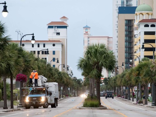Costa este de EEUU se prepara para recibir a Isaías con fuerza de huracán