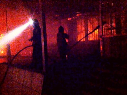 Voraz incendio consume parte del centro de menores en Jalteva