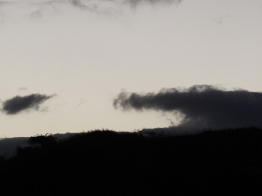 Formaciones naturales que flotan en el cielo