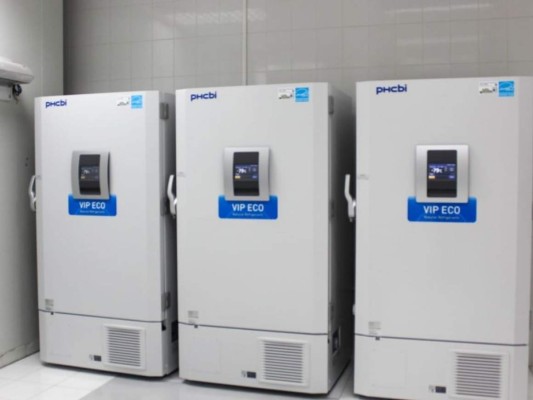 Salud recibe cinco congeladores para almacenar vacunas