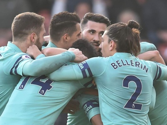 El Arsenal vuelve a ganar y se pone a un punto de Liga de Campeones