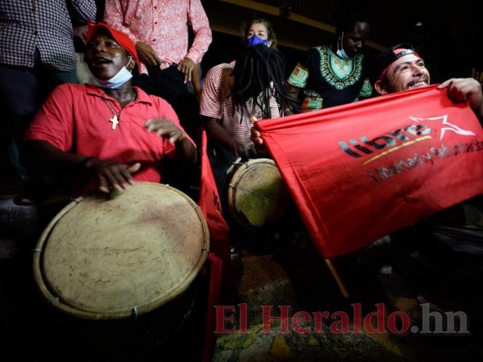 Militantes de Libre se suman a vigilia convocada por presidenta Xiomara Castro en apoyo a Luis Redondo (Fotos)