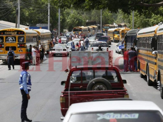 Caos en la capital, las imágenes del masivo paro de transporte