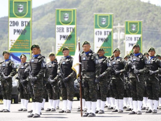 Presidente Hernández participa en celebración del quinto aniversario de la Policía Militar