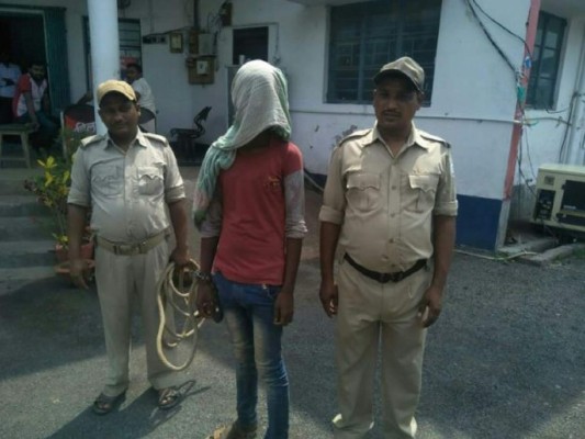 Raptan, violan y queman a una adolescente india; segunda víctima en una semana