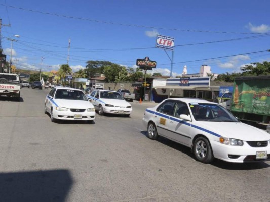 Taxistas trabajan hasta las 6:00 PM en 17 colonias por la inseguridad