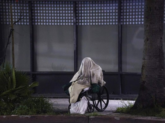 Para evitar Covid-19, Los Ángeles busca refugiar a miles de desamparados en hoteles