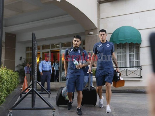 FOTOS: Afición sorprendió al plantel de Motagua en hotel de San Pedro Sula