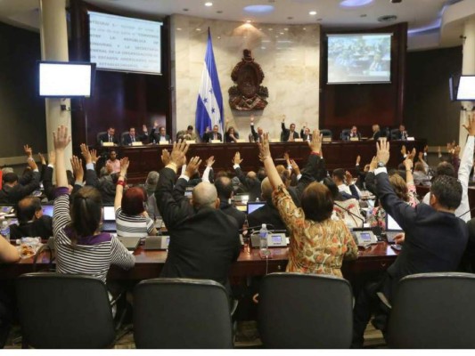 Sesiones del Congreso Nacional quedan en suspenso por actos bochornosos