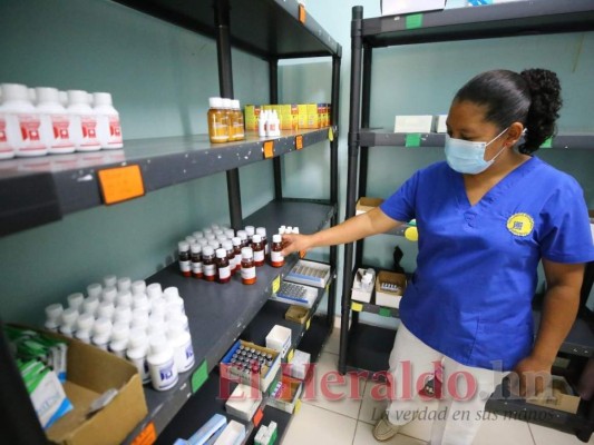 El personal médico que atiende en la comunidad de La Ceiba expuso el desabastecimiento de medicamentos para tratar a personas adultas. Por los momentos tienen acetaminofén para los niños. Foto: Johny Magallanes/El Heraldo