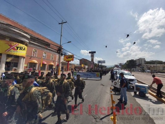 Las Fuerzas Armadas muestran su poderío en desfile cívico-militar por aniversario