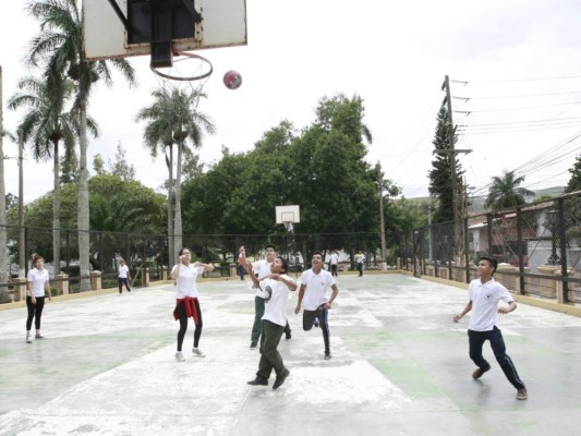 Plazas que no pierden su encanto en el Distrito Central