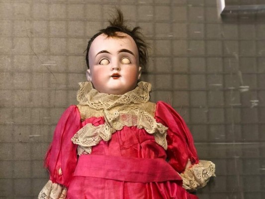 Organizan concurso de muñeca más macabra