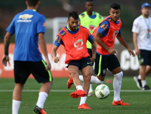 Brasil trabaja con intensidad para juego contra Honduras