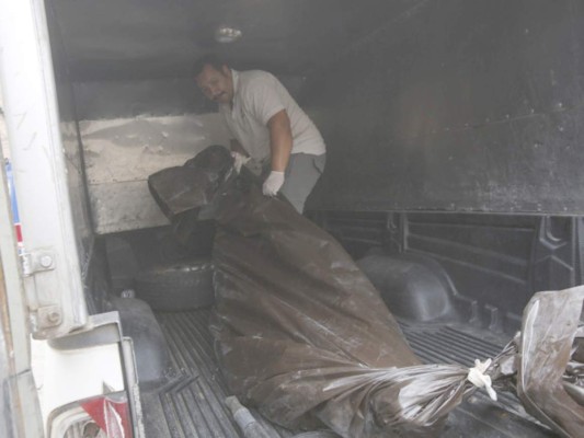 Albañil coloca canaleta y muere electrocutado