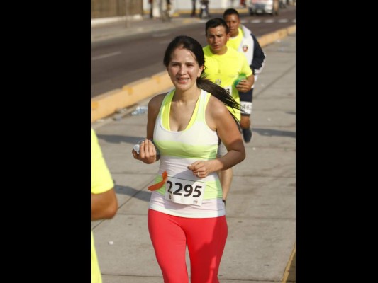 Maratón: Agentes de Tránsito corren 'a exceso de velocidad'