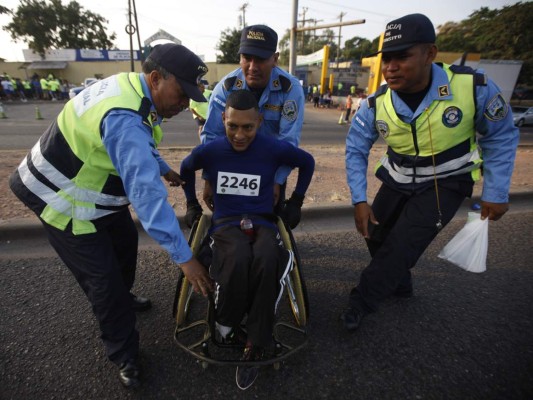 Maratón: Agentes de Tránsito corren 'a exceso de velocidad'