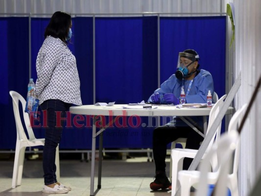Abarrotados continúan los triajes del Distrito Central; el covid no da tregua (Fotos)