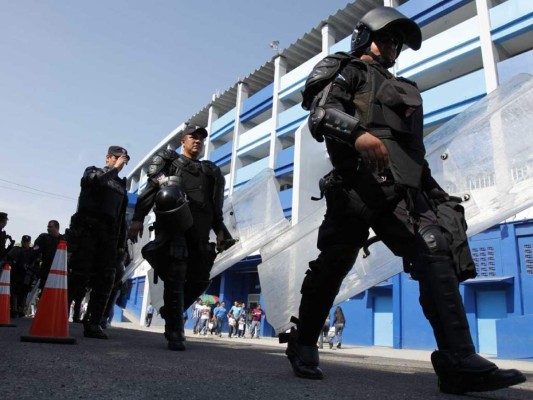 Seguridad total en el estadio Cuscatlán