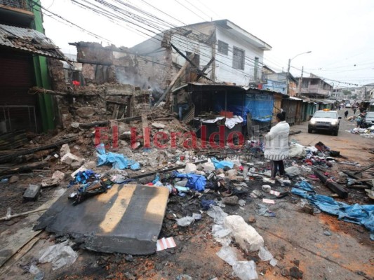 FOTOS: Así luce la sexta avenida de Comayagüela un día después del voraz incendio
