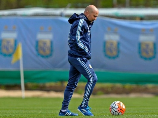 Maradona disconforme con Sampaoli pese a clasificación al Mundial&nbsp;&nbsp;