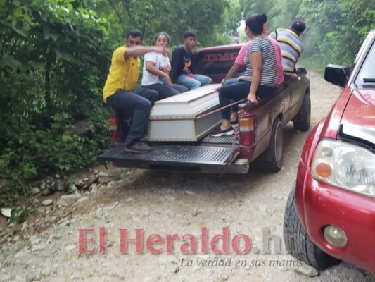 Consternación en velorio de tres niños asesinados por su padre en El Corpus, Choluteca
