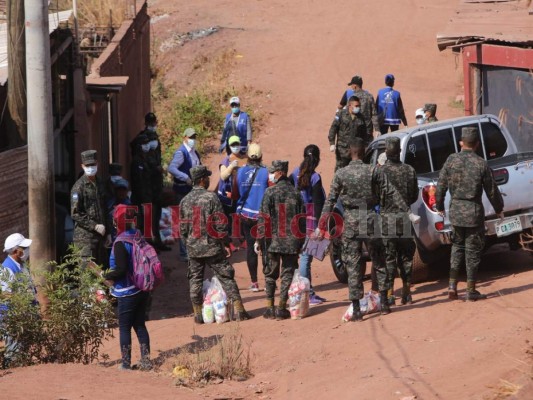 FOTOS: 'Bolsa solidaria' sigue llegando a las colonias más necesitadas