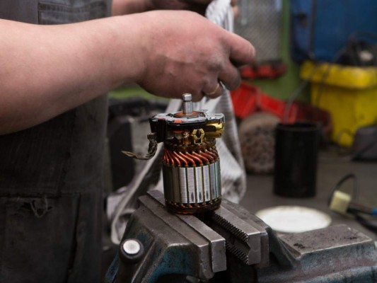 ¿Cómo saber cuándo falla el alternador en su auto?