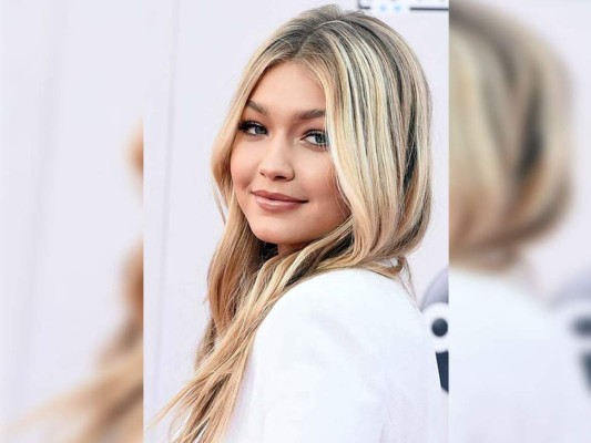 Modelo Gigi Hadid deslumbra con desnudo